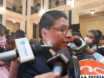 El ministro de Justicia, Iván Lima dialogó ayer con los periodistas / LA PATRIA