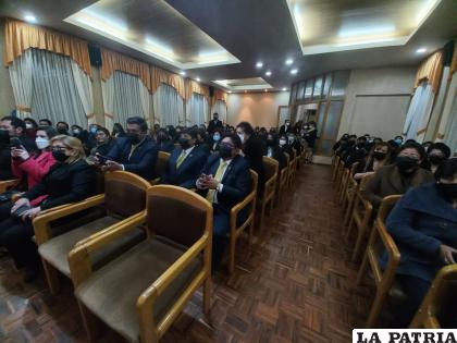 El acto se desarrolló en ambientes de la Cámara de Comercio de Oruro / LA PATRIA