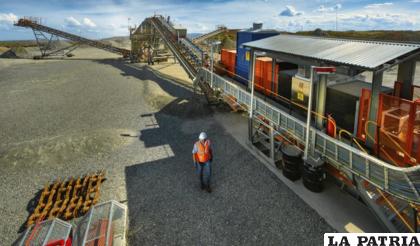 La tecnología de clasificación de mineral a granel ayuda a reducir el consumo de energía y agua al liberar la capacidad de producción mediante el rechazo temprano de los residuos o el material no deseado.