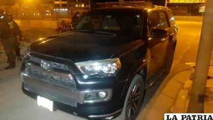 El vehículo fue abandonado con las puertas abiertas en plena vía pública /LA PATRIA 
