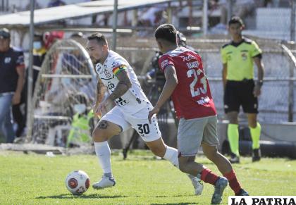 Damián Lizio con el dominio del balón, fue autor del gol del triunfo de Real Santa Cruz /APG