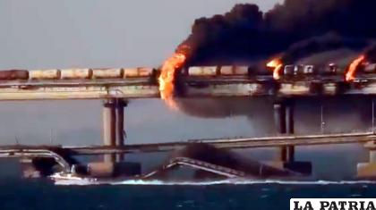 El puente destruido / RRSS
