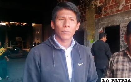 Alanez estuvo en las tareas de limpieza este sábado / RED YUNGAS