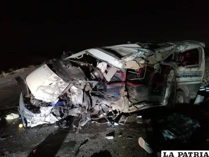 La vagoneta fue reducida a chatarra tras el incidente / Cortesía