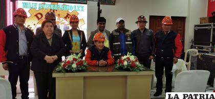 Acto de aniversario 70 de Fabriles en Oruro / LA PATRIA 
