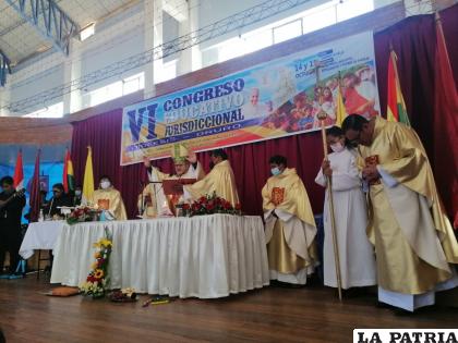 Eucaristía en el VI Congreso Educativo Jurisdiccional de la Diócesis de Oruro / LA PATRIA