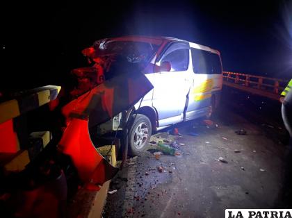 De esta manera quedó la vagoneta al chocar por alcance con el camión / Tránsito