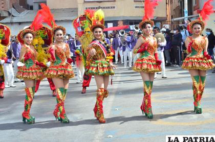 Universitarios revalorizaron las danzas del Carnaval de Oruro /LA PATRIA
