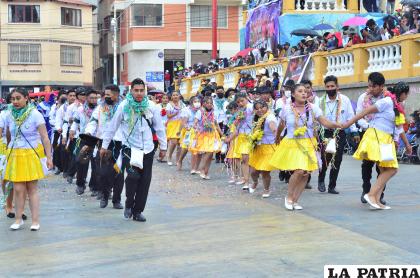 Comparsa Juventud Udabol derrochó alegría / LA PATRIA