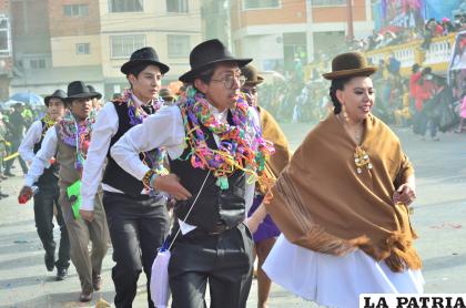 Antropología participa de la entrada con la danza de los Huaycheños/LA PATRIA