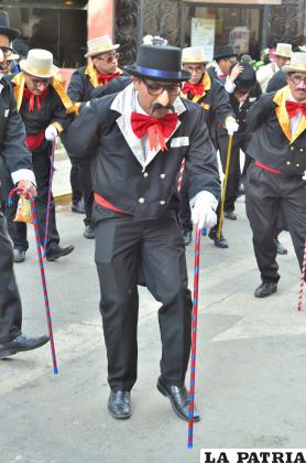 Singular representación de la danza de ??Los Doctorcitos? / LA PATRIA
