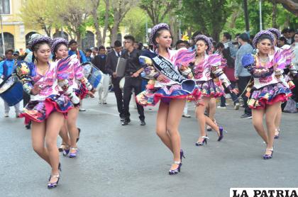 Ágil paso de los Caporales ??San Antonio? /LA PATRIA 
