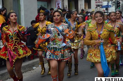 La diablada Universitaria haciendo su paso por la calle Bolívar / LA PATRIA