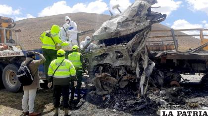 El camión con garrafas terminó reducido a chatarra /LA PATRIA