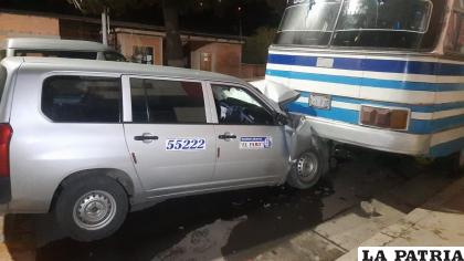 El conductor estaba ebrio cuando impactó contra el micro / LA PATRIA 
