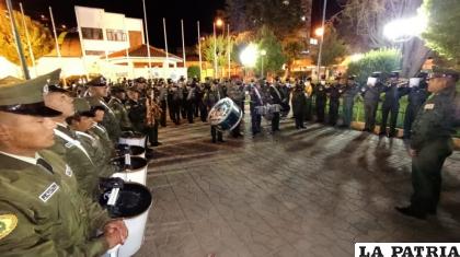 Concentración de las bandas musicales de la Fatescipol de Caracollo y Huanuni /la patria