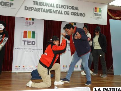 La representación teatral de los futuros maestros /TEDO