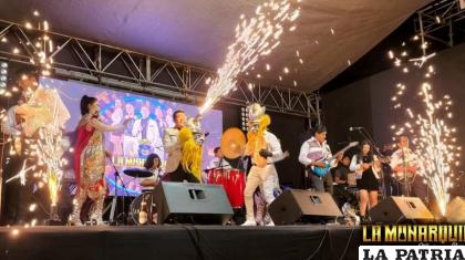 Grupo peruano interpretando la Aromeñita con letra puneña /CapturA