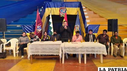 El alcalde de Huanuni, comprometió la construcción de una obra al colegio ganador de los juegos / GAMH
