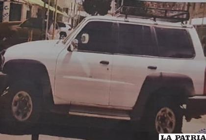 El coche tiene disparos de arma de fuego realizados por narcotraficantes / LA PATRIA
