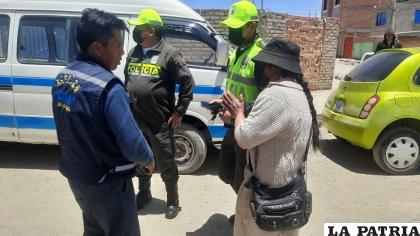 Funcionarios policiales indagan las circunstancias del impacto / LA PATRIA
