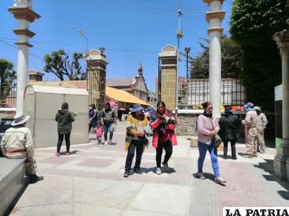 Cementerio General de Oruro se alista para Todos Santos / LA PATRIA
