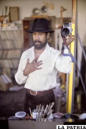 Barkley L. Hendricks, autorretrato con sombrero negro, 1980-2013 /Barkley L. Hendricks y Jack Shainman