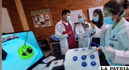 Estudiantes de medicina hacen simulacro en ginecología /Cortesía