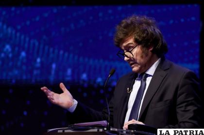 Javier Milei, de la coalición La Libertad Avanza, durante un debate entre candidatos presidenciales de cara a los comicios generales de octubre, el domingo 1 de octubre de 2023, en Santiago del Estero, Argentina /AP