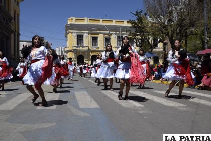 El colegio ??Juan Pablo? alegró a todos al ritmo de la saya