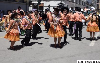 El Centro de Educación Especial Abopane alegró a todos con su comparsa carnavalera