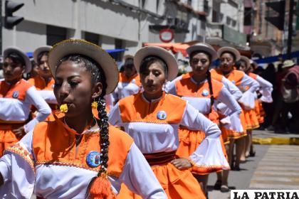 Antawaras del colegio ??Juana Azurduy de Padilla? mostraron prolija coreografía