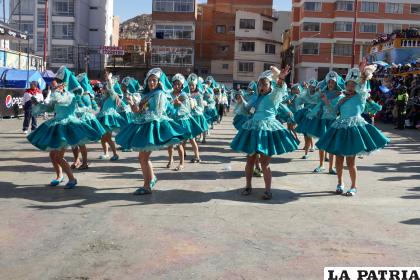 Mucha alegría en el paso de la Llamerada del colegio San José