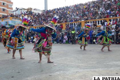 Danzando con los pies descalzos los tinkus Sebastián Pagador