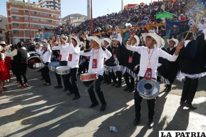 Los tamboreros disfrutando de la fiesta del VISO