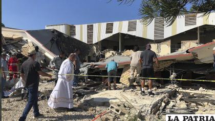 Fotografía del techo de una iglesia que colapsó la tarde de ayer domingo 1 de octubre de 2023, en Ciudad Madero, Tamaulipas (México) /EFE