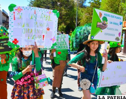 Marcha de sensibilización con estudiantes recorrió la ciudad /Gador 
