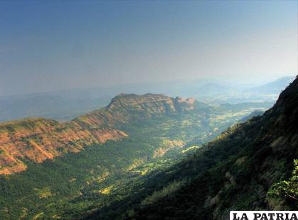Las Trampas del Decán, en India, son una de las mayores zonas de roca volcánica del planeta / Baajhan