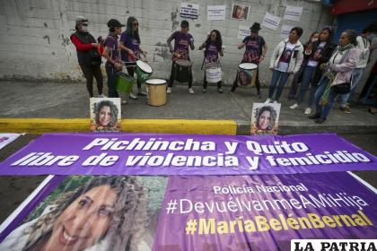 Grupo de personas pertenecientes a grupos feministas durante una protesta /EFE 