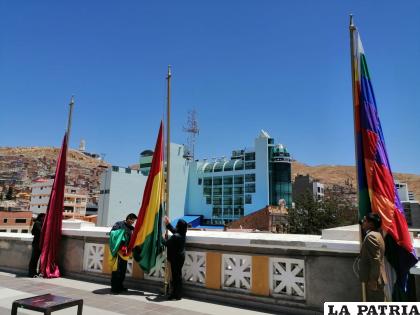Concejo Municipal realizó la iza de banderas /LA PATRIA