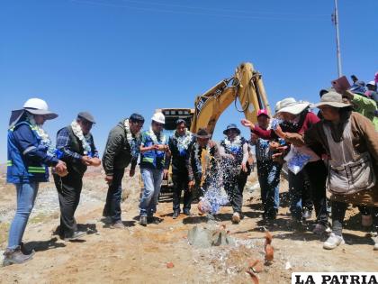 Inician las obras de construcción del puente vehicular de la Junta Vecinal Santa Elena /LA PATRIA
