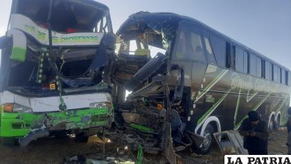 Los buses colisionaron con bastante fuerza /LA PATRIA
