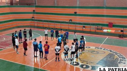 Poopó trabaja bastante en el fomento a la disciplina del futsal /LA PATRIA