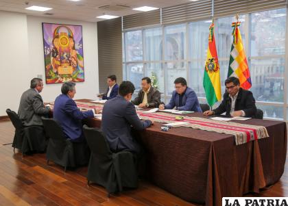 El Primer Mandatario reunido con representantes del empresariado privado
 /RRSS