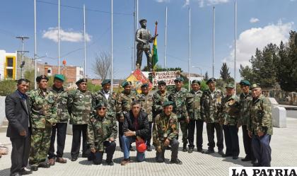 Excombatientes de ?ancahuazú rindieron homenaje a los caídos de la guerrilla /LA PATRIA