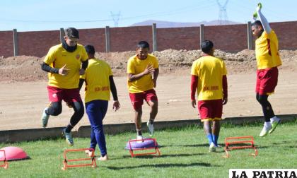 Labor intensa en CDT Real Oruro para llegar en buenas condiciones al partido /LA PATRIA
