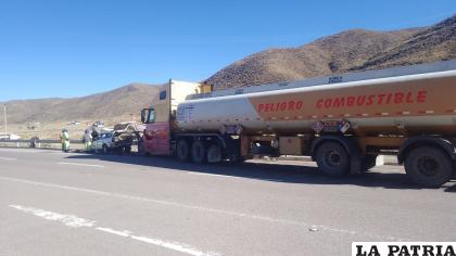 La colisión se reportó la mañana de ayer en la ruta Oruro - Cochabamba /Cortesía
