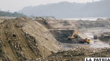 Cinco mineros resultaron heridos, dos están graves /Referencial