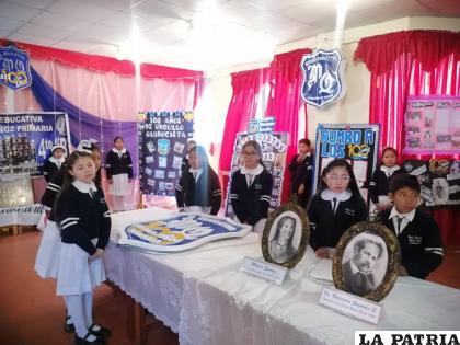 Niños exponen la historia de la Unidad Educativa ??María Quiroz?, nivel primario /LA PATRIA
