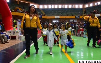Docentes y estudiantes del nivel inicial participaron en el acto inaugural /LA PATRIA